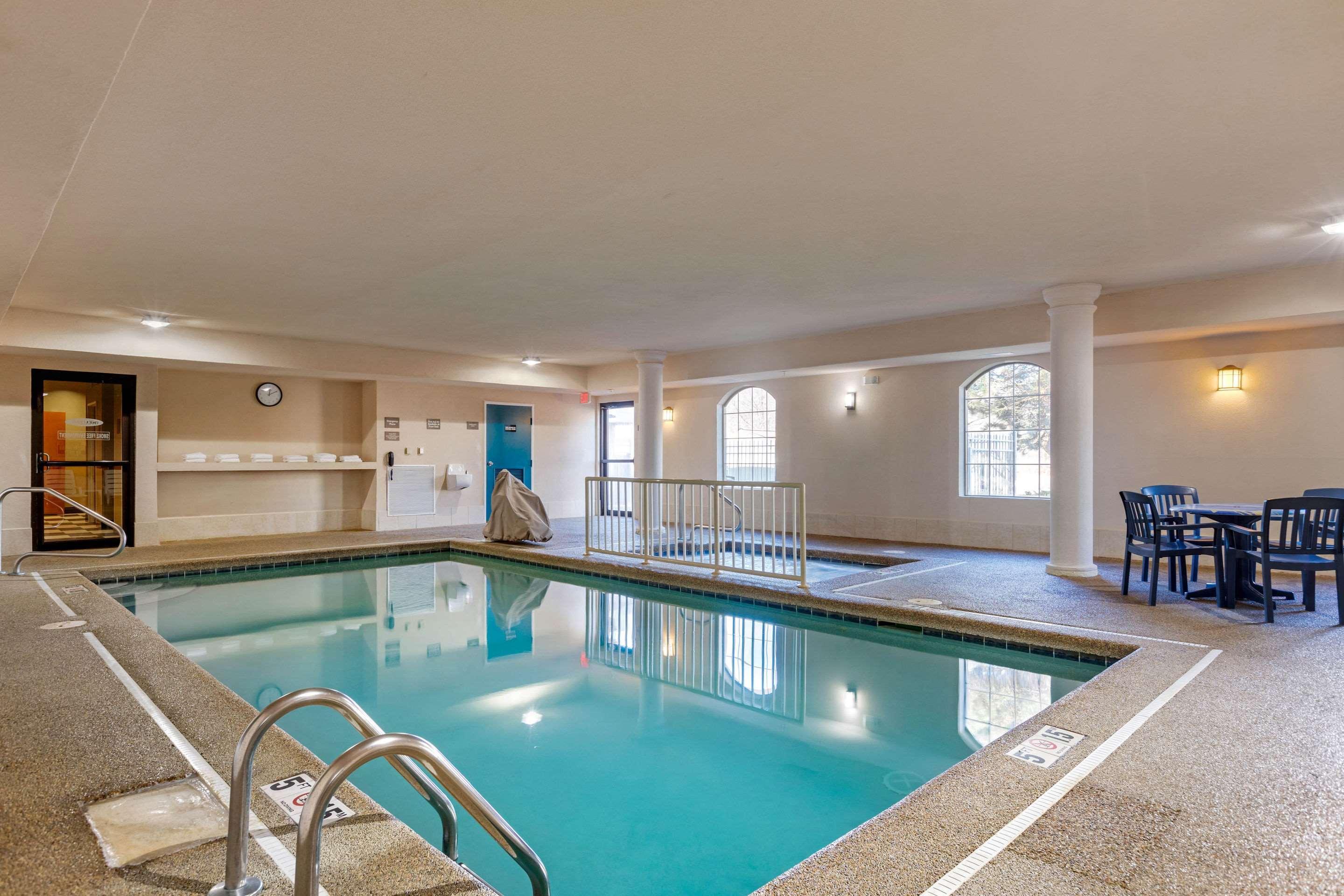 Comfort Suites Stevensville - St Joseph Exteriér fotografie